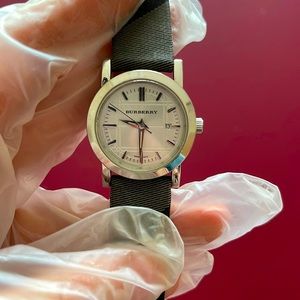 Burberry lady’s watch, classic canvas strap, battery required.
